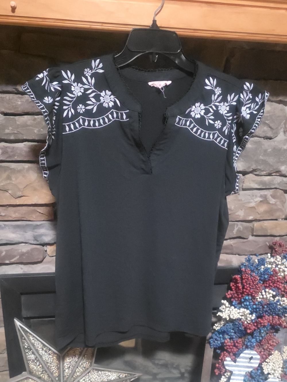 Vintage Threads Embroidered Floral V-neck Top Size XL